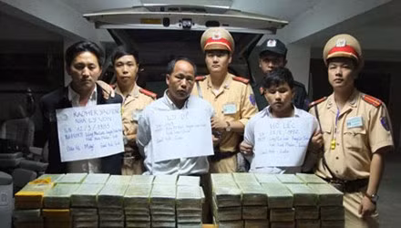 Bắt 3 người nước ngoài, thu giữ 227 bánh heroin ảnh 1