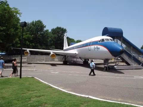 Hai phi cơ của Elvis Presley sẽ ở lại Graceland ảnh 1