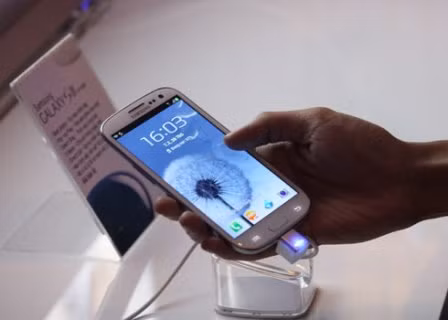 Galaxy S III trình làng tại VN với 15,9 triệu đồng ảnh 1