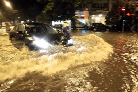  Hà Nội lại ngập nặng sau trận mưa lớn ảnh 4