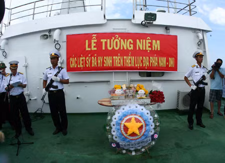 Lễ tưởng niệm các liệt sỹ hy sinh trên thềm lục địa phía Nam ảnh 1