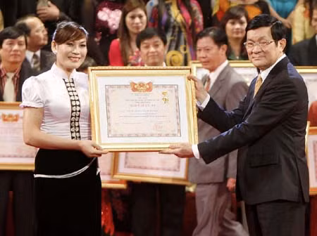 Chủ tịch nước Trương Tấn Sang trao Giải thưởng Nhà nước về Văn học nghệ thuật ảnh 1
