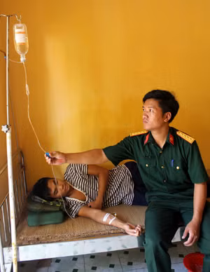 Đến với Trường Sa: Bài 3: Những chiến sĩ áo trắng trên đảo ảnh 1