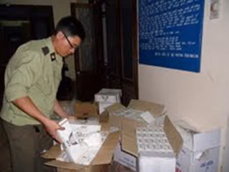 Bắt quả tang vụ vận chuyển 4.000 gói thuốc lá lậu ảnh 1