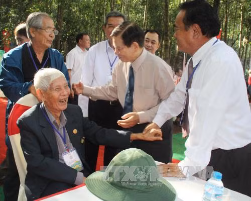 Thăm lại chiến khu Đ ảnh 1