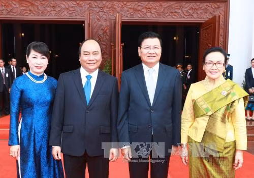 Lễ đón trọng thể Thủ tướng Nguyễn Xuân Phúc tại thủ đô Viêng Chăn, Lào ảnh 2
