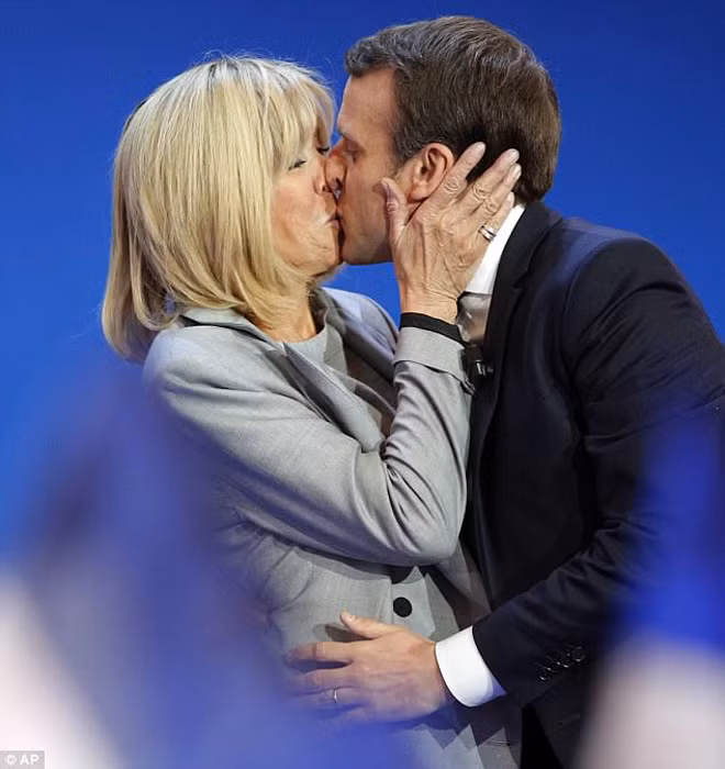 Chuyện tình cô trò nồng cháy của Tổng thống đắc cử Pháp Emmanuel Macron ảnh 3
