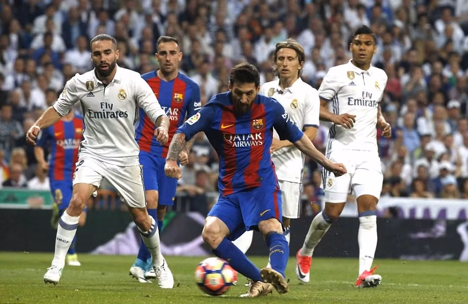 Messi cán mốc 500 bàn thắng, Barcelona 'vượt trái' Real Madrid trên đường đua La Liga ảnh 4