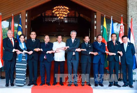 Thủ tướng Nguyễn Xuân Phúc dự phiên họp hẹp Hội nghị cấp cao ASEAN 30 ảnh 1