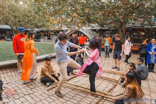 Sôi động lễ hội văn hoá Việt Nam của du học sinh Melbourne ảnh 1