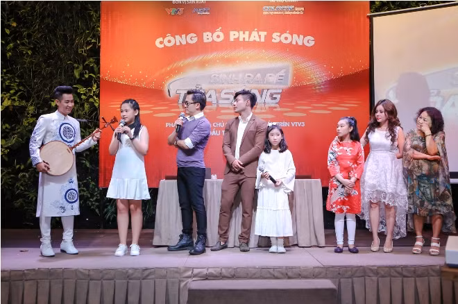 Đông đảo nghệ sĩ cùng MC Nguyên Khang hội ngộ tại 'Sinh ra để tỏa sáng' ảnh 1