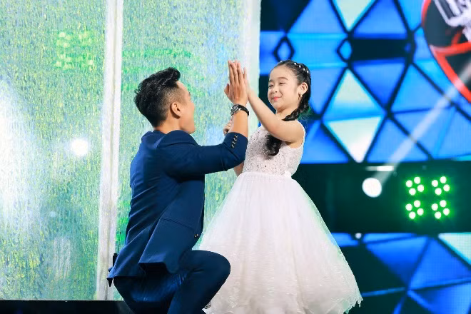 Bé Bảo Ngọc và Nguyên Khang cùng nhau dẫn 'Tuyệt đỉnh song ca nhí' ảnh 1