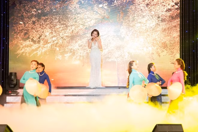 Giang Hồng Ngọc hát Bolero ngọt ngào, quyến rũ, liệu sẽ có một Lệ Quyên thứ hai? ảnh 4