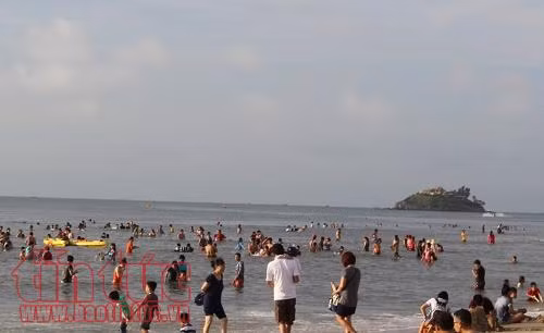 Đổ xô đi du lịch, khách sạn, nhà nghỉ tăng giá gấp 3 vẫn 'cháy' phòng ảnh 5