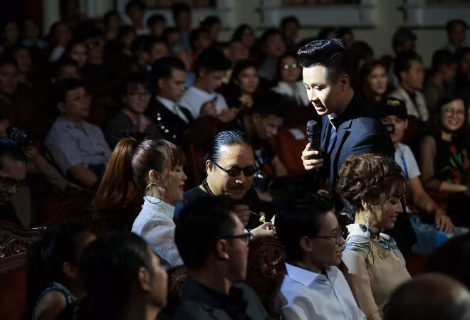 MC Giải thưởng Âm nhạc Cống hiến 'biến hoá' trong đêm trao giải ảnh 2
