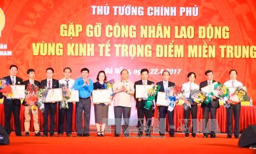 Thủ tướng: Thiết chế công đoàn sẽ giúp công nhân 'an cư, lạc nghiệp' ảnh 3