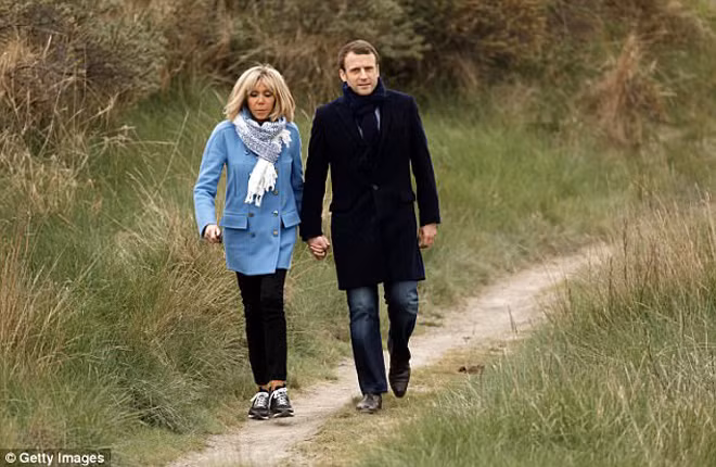 Chuyện tình cô trò nồng cháy của Tổng thống đắc cử Pháp Emmanuel Macron ảnh 5