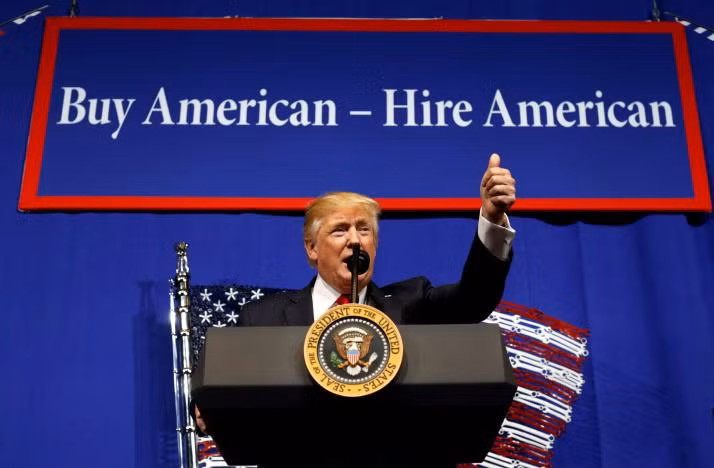 Ông Trump ký sắc lệnh ‘thuê người Mỹ’, cơ hội nào cho lao động nước ngoài? ảnh 1