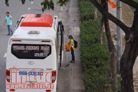 ‘Cháy’ vé xe khách chặng ngắn, xe máy ùn ùn về quê ảnh 7