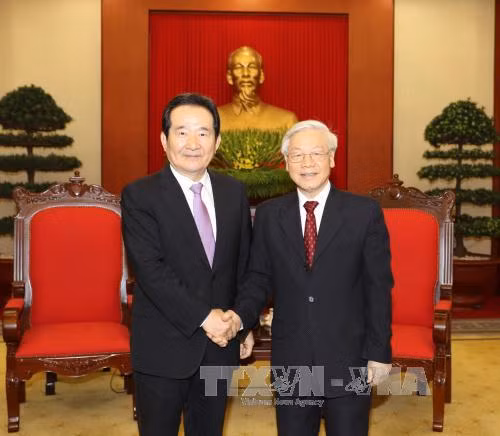 Tổng Bí thư Nguyễn Phú Trọng tiếp thân mật Chủ tịch Quốc hội Hàn Quốc Chung Sye-kyun ảnh 1