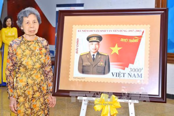 Phát hành bộ tem kỷ niệm 100 năm Ngày sinh Đại tướng Văn Tiến Dũng ảnh 1