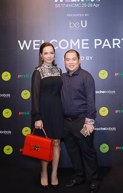 'Nữ hoàng phòng trà' Lệ Quyên xuất hiện cùng túi 'bạc tỉ' Hermes Birkin da cá sấu bạch tạng ảnh 3
