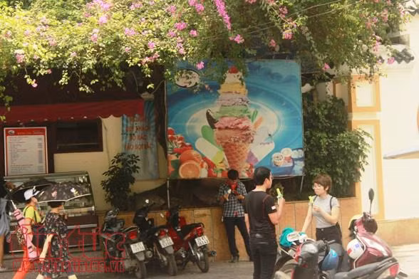 Người Hà Nội chật vật chống nắng nóng đầu mùa ảnh 11