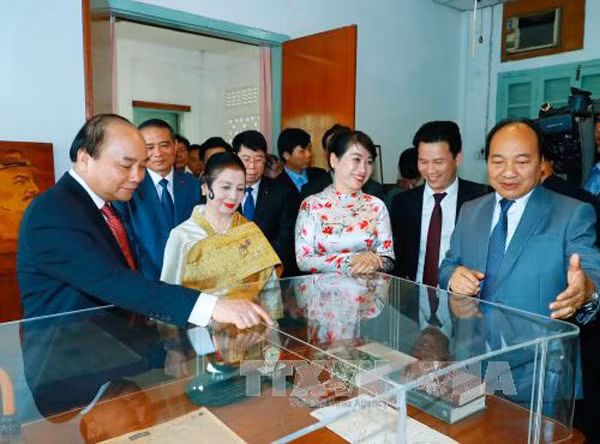 Thủ tướng kết thúc tốt đẹp thăm chính thức CHDCND Lào ảnh 1