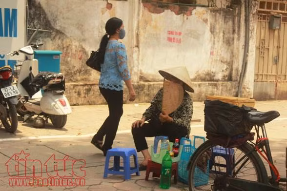 Người Hà Nội chật vật chống nắng nóng đầu mùa ảnh 6