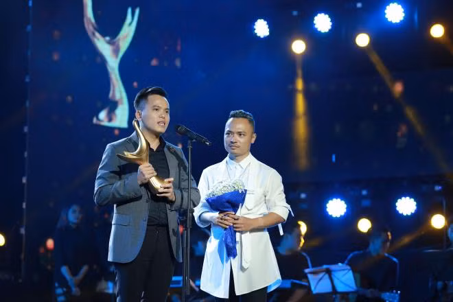 Giải thưởng âm nhạc Cống hiến: Khắc Hưng giành cú đúp, 'Ông bà anh' và Sing My Song nhận giải xứng đáng ảnh 17