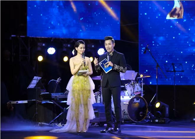 MC Giải thưởng Âm nhạc Cống hiến 'biến hoá' trong đêm trao giải ảnh 7
