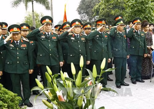 Dâng hương tưởng niệm 100 năm ngày sinh Đại tướng Văn Tiến Dũng ảnh 1