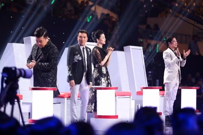 Thần tượng Bolero vòng đối đầu: Đắc Long từng trải và Thạch Phay 'hoang sơ' dắt nhau đi tiếp ảnh 5