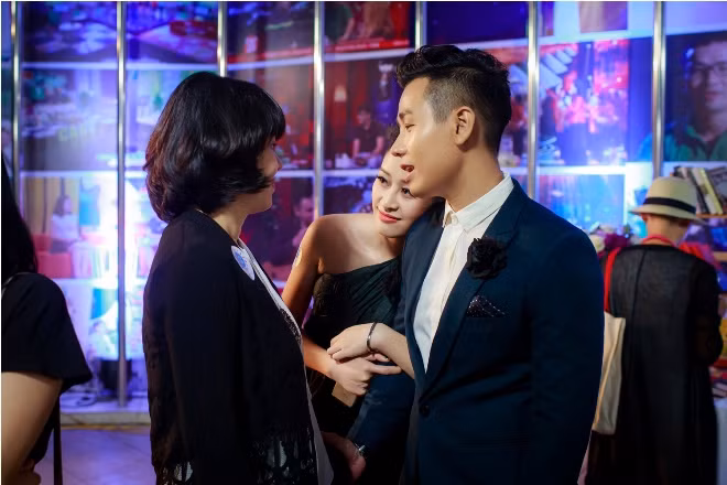 MC Nguyên Khang hội ngộ Diễm Quỳnh, tình tứ với Phí Thùy Linh tại lễ kỷ niệm 10 năm VTV6 ảnh 11