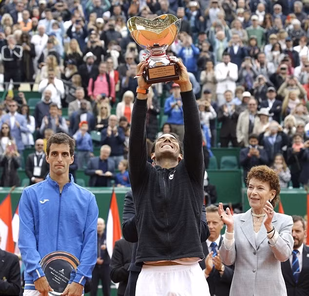 Rafa Nadal, tay vợt đầu tiên trong lịch sử vô địch 10 lần ở cùng một giải đấu ảnh 1