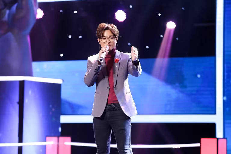 21 giờ tối nay The Voice: Trần Tùng Anh lại hát giọng nữ, làm các HLV mâu thuẫn với nhau ảnh 2