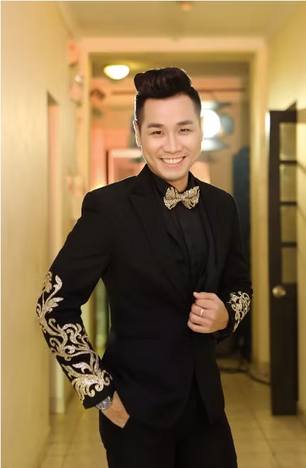 MC Giải thưởng Âm nhạc Cống hiến 'biến hoá' trong đêm trao giải ảnh 4