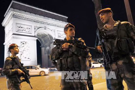 Hung thủ vụ nổ súng ở Paris có mối liên hệ với IS ảnh 1