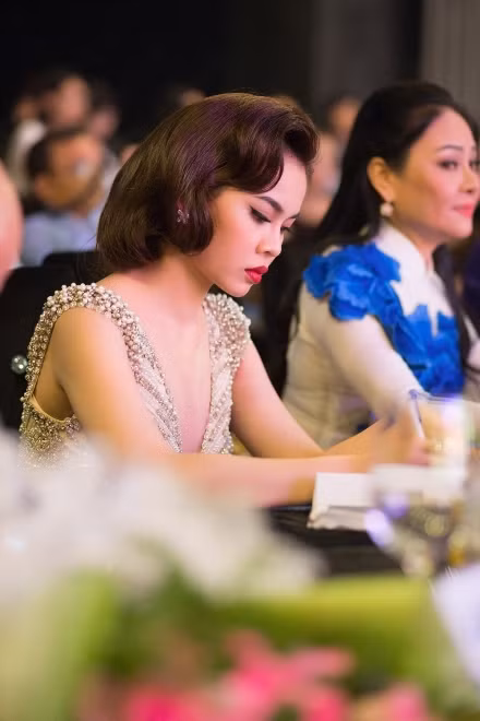 Giang Hồng Ngọc hát Bolero ngọt ngào, quyến rũ, liệu sẽ có một Lệ Quyên thứ hai? ảnh 2