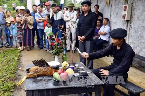 Kỳ lạ tục nhảy múa với Ma Cỏ của đồng bào Lô Lô ảnh 1