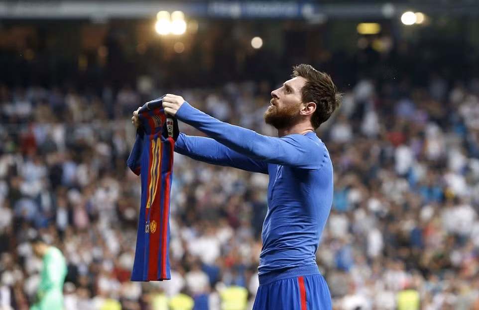 Messi cán mốc 500 bàn thắng, Barcelona 'vượt trái' Real Madrid trên đường đua La Liga ảnh 1