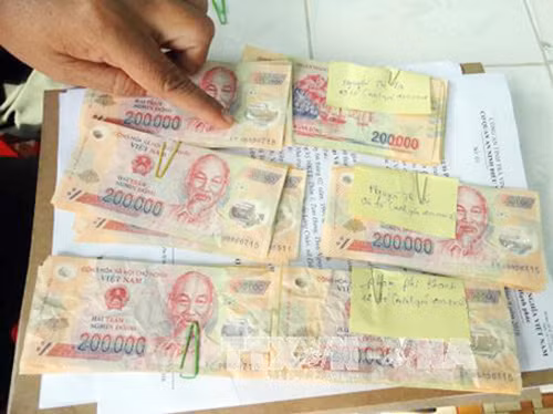 Phá đường dây đưa tiền giả từ Trung Quốc về Việt Nam tiêu thụ, khởi tố 7 đối tượng ảnh 1