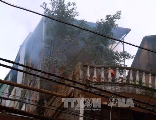 Hà Nội: Dập tắt vụ cháy nhà tại quận Hoàn Kiếm ảnh 1