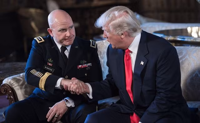 Nhìn lại 100 ngày đầu ông Trump ghi dấu ấn trên cương vị Tổng thống Mỹ ảnh 9