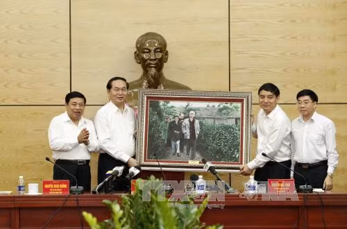 Chủ tịch nước Trần Đại Quang thăm và làm việc tại tỉnh Nghệ An ảnh 1