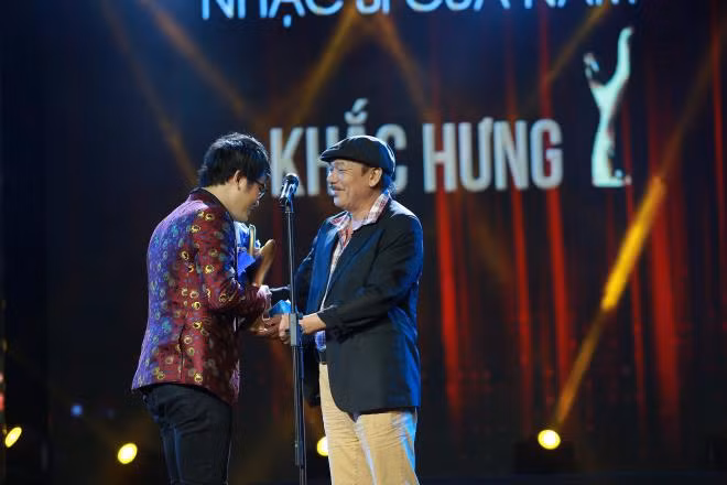 Giải thưởng âm nhạc Cống hiến: Khắc Hưng giành cú đúp, 'Ông bà anh' và Sing My Song nhận giải xứng đáng ảnh 21
