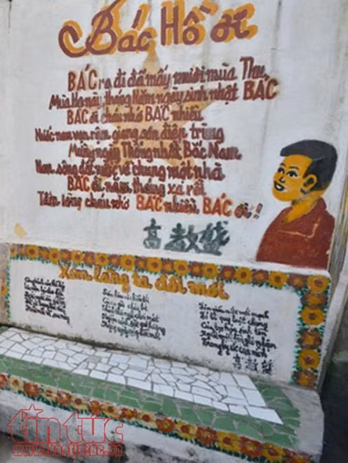 Cụ ông gần trăm tuổi vẽ tranh cổ động kín cả ngõ phố Ao Dài ảnh 3
