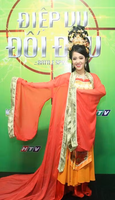 Điệp vụ đối đầu tập 3 đưa khán giả đến với thế giới showbiz hào hoa đầy cám dỗ ảnh 2