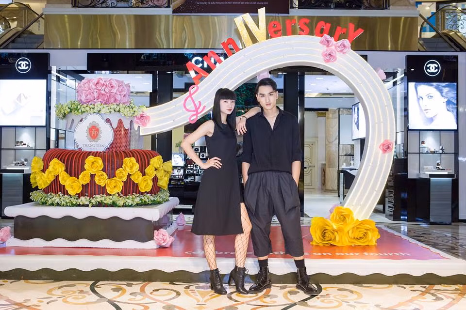 Á quân Vietnam’s Next Top Model Huy Quang học làm cocktail ảnh 1