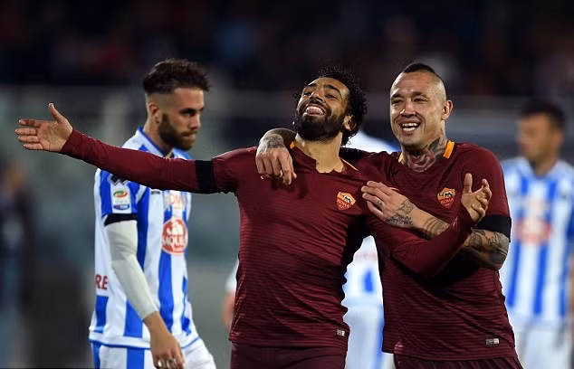 Rượt đuổi Juventus, Roma 'dìm' Pescara xuống Serie B ảnh 1